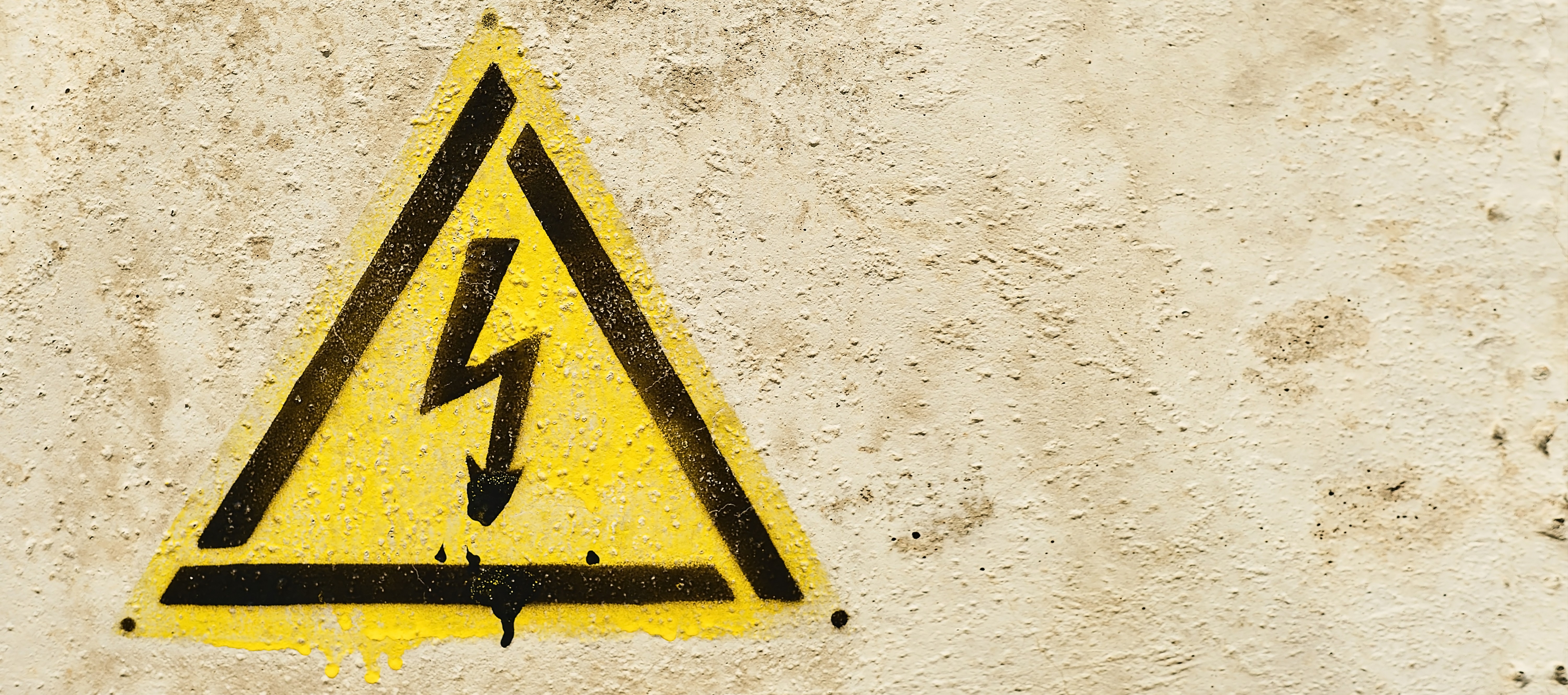 danger-sign-high-voltage-electricity-yellow-triangle-hazard-sign-with-lightning-old-gray-cracked-background-close-up-with-copy-space_copy.jpg